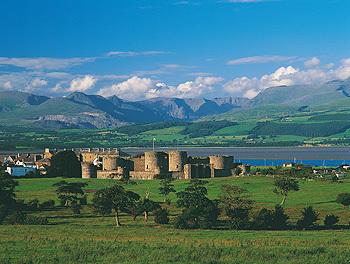 /image/upload/moseleyc/Beaumaris_Castle_with_snowdonia_mountains.jpg